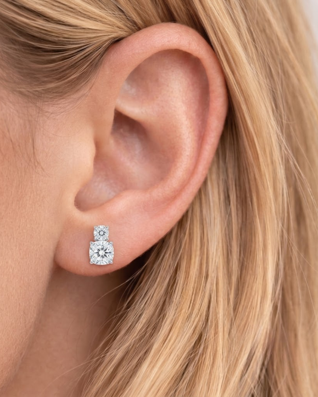 ARETE DOUBLE SQUAT MOISANITA